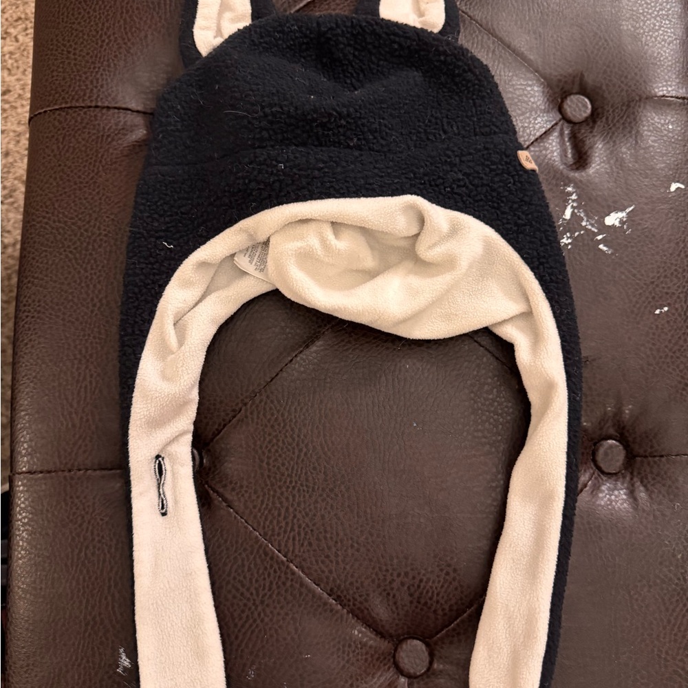 Black and Cream Classic Hat